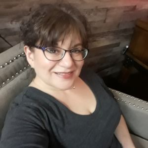 Meet your Posher, Estela